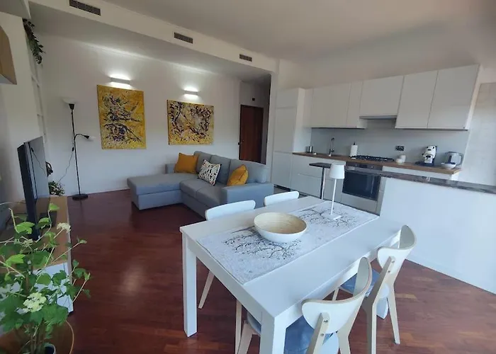 Apartment Culla Di Diego Box Auto, Sospesi Nel Cielo! Rom